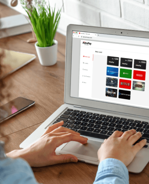 AstroPay with laptop